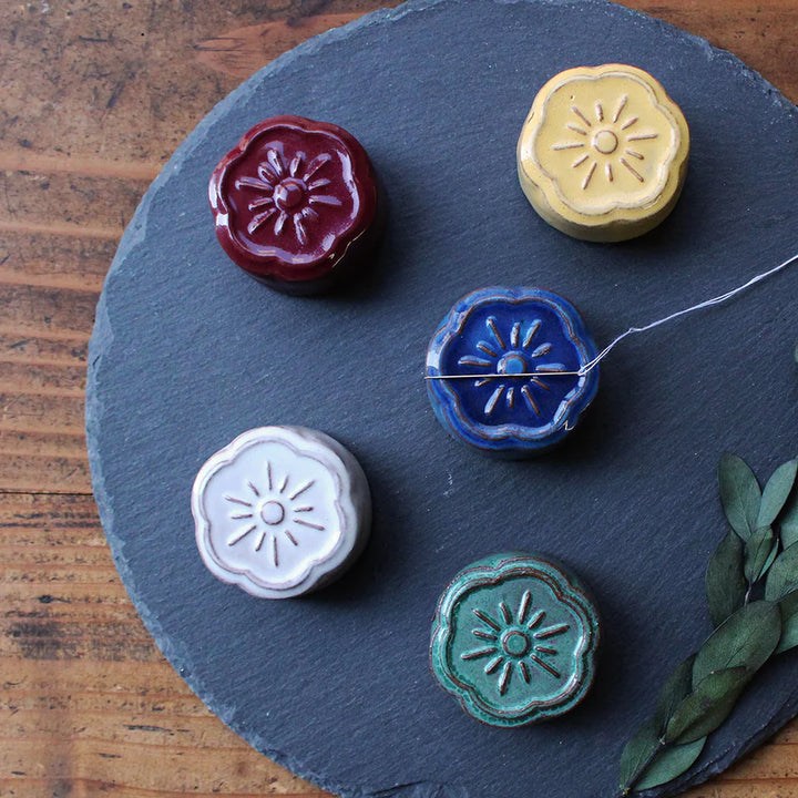 Awaji Kawara Magnetic Needle Rest with Needle Polisher