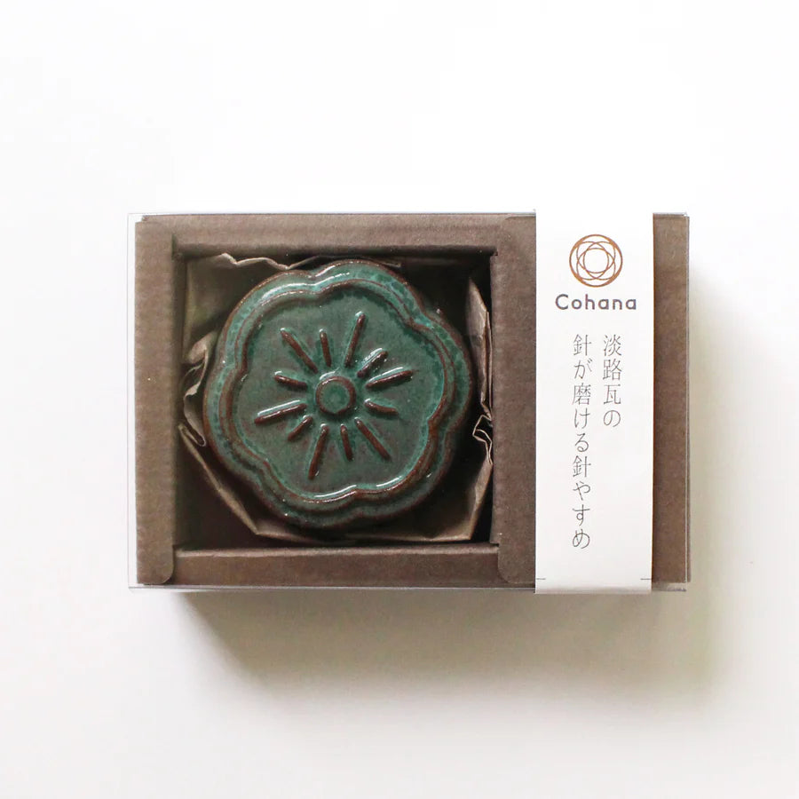 Awaji Kawara Magnetic Needle Rest with Needle Polisher