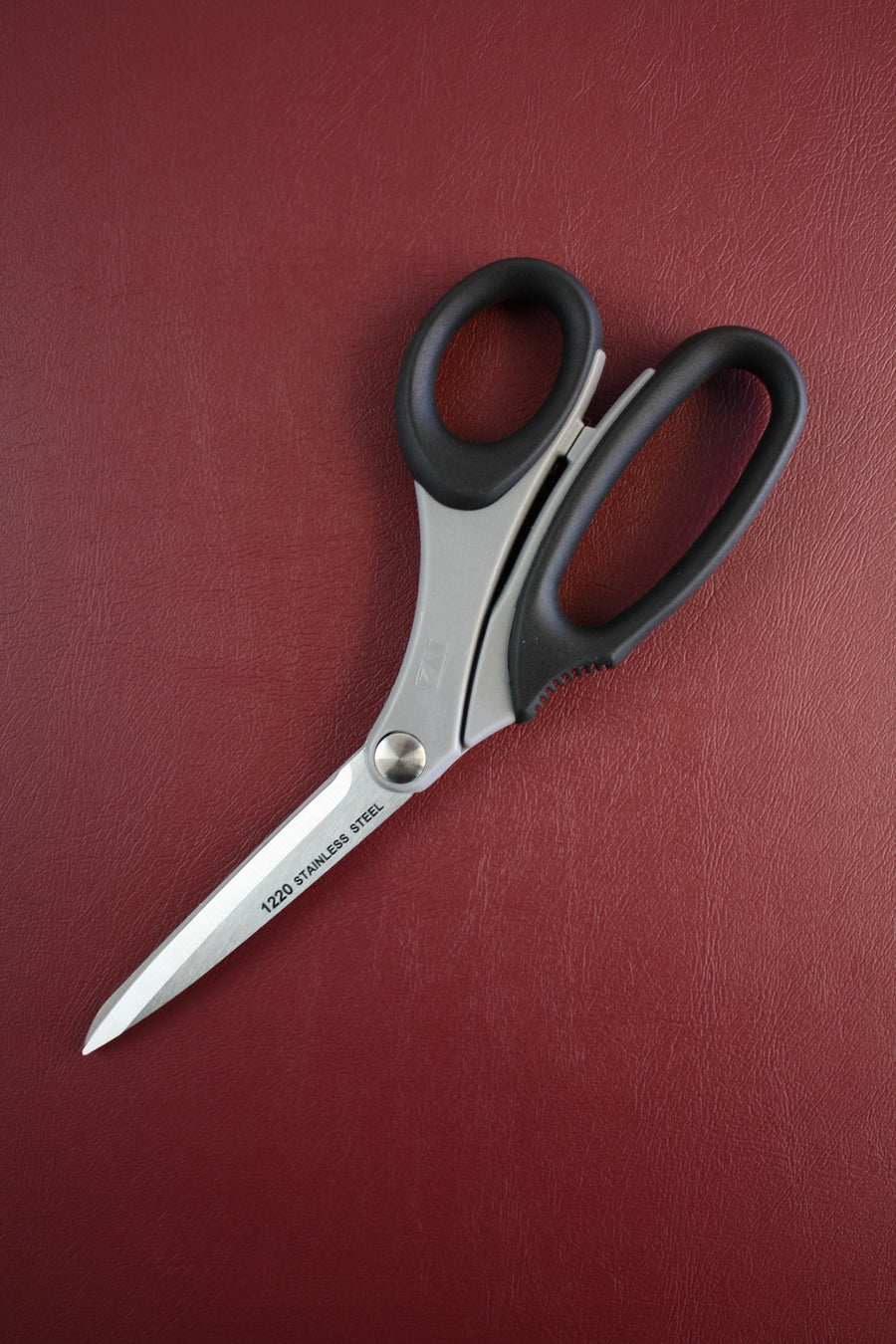 8.5″ Kai 1220ST Dressmaking Shears