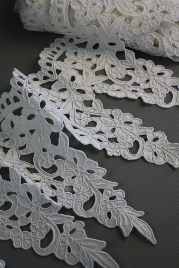 #54 Archival Venetian Lace - 23.5cm | Off-White