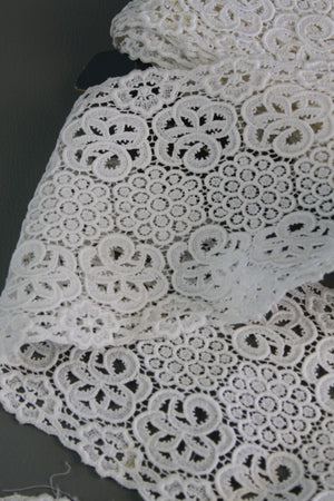 #56 Archival German Lace - 13cm | White Paisley