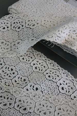 #56 Archival German Lace - 13cm | White Paisley