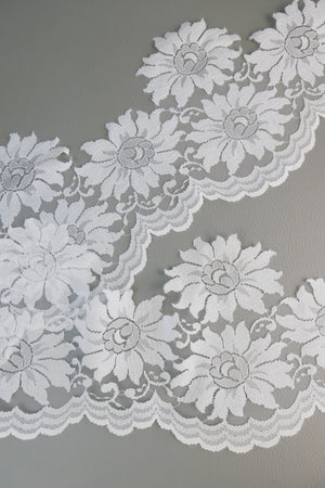#79 Archival English Chantilly Lace - 16.5cm | Off-White