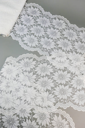 #81 Archival English Chantilly Lace - 27cm | Off-White