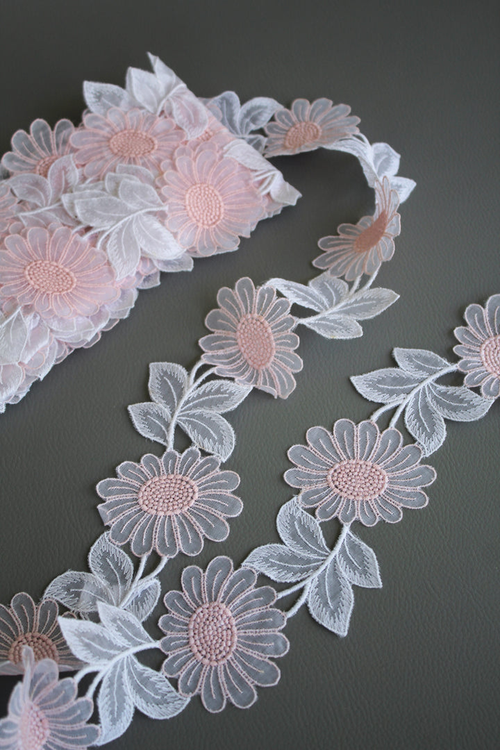 #23 Archival Italian Lace Appliqué - 7cm | Blossom