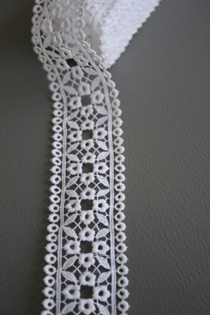 #25 Archival Austrian Guipure Lace - 4cm | Off White