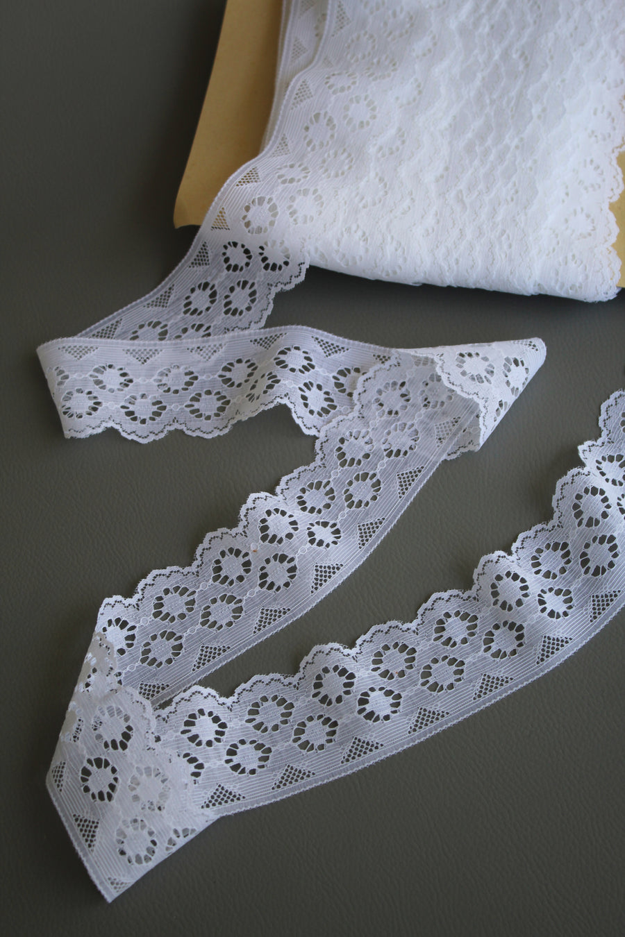 #26 Archival Dutch Chantilly Lace - 5cm | White