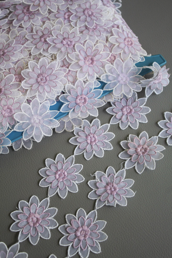 #40 Archival Italian Lace Appliqué - 5cm | Lilac