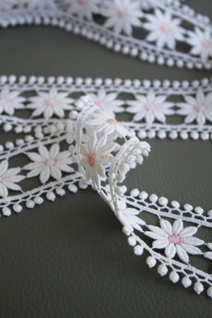 #36 Archival Austrian Guipure Lace - 5cm | White Daisy