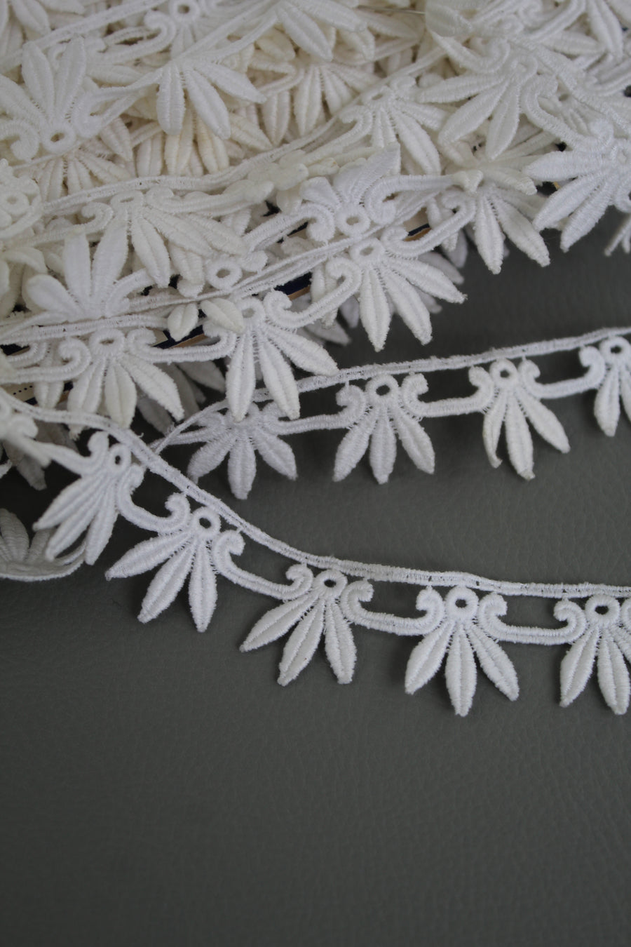 #49 Archival Roman Lace - 3cm | White Leaf