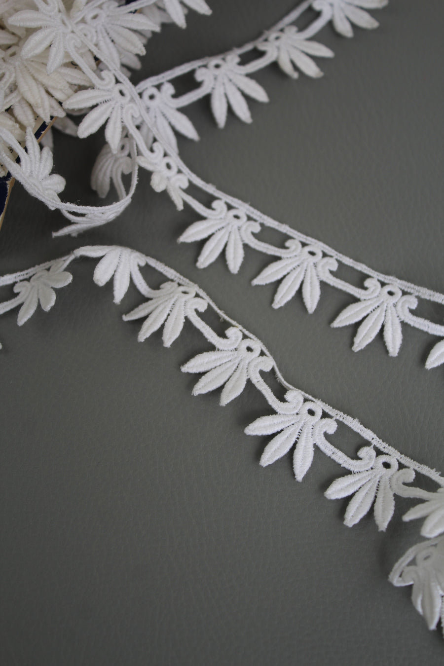 #49 Archival Roman Lace - 3cm | White Leaf