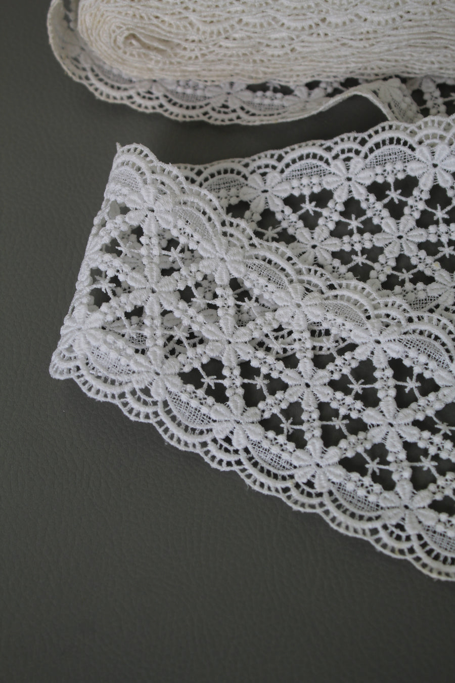 #48 Archival German Lace - 8cm | Off White Scallop