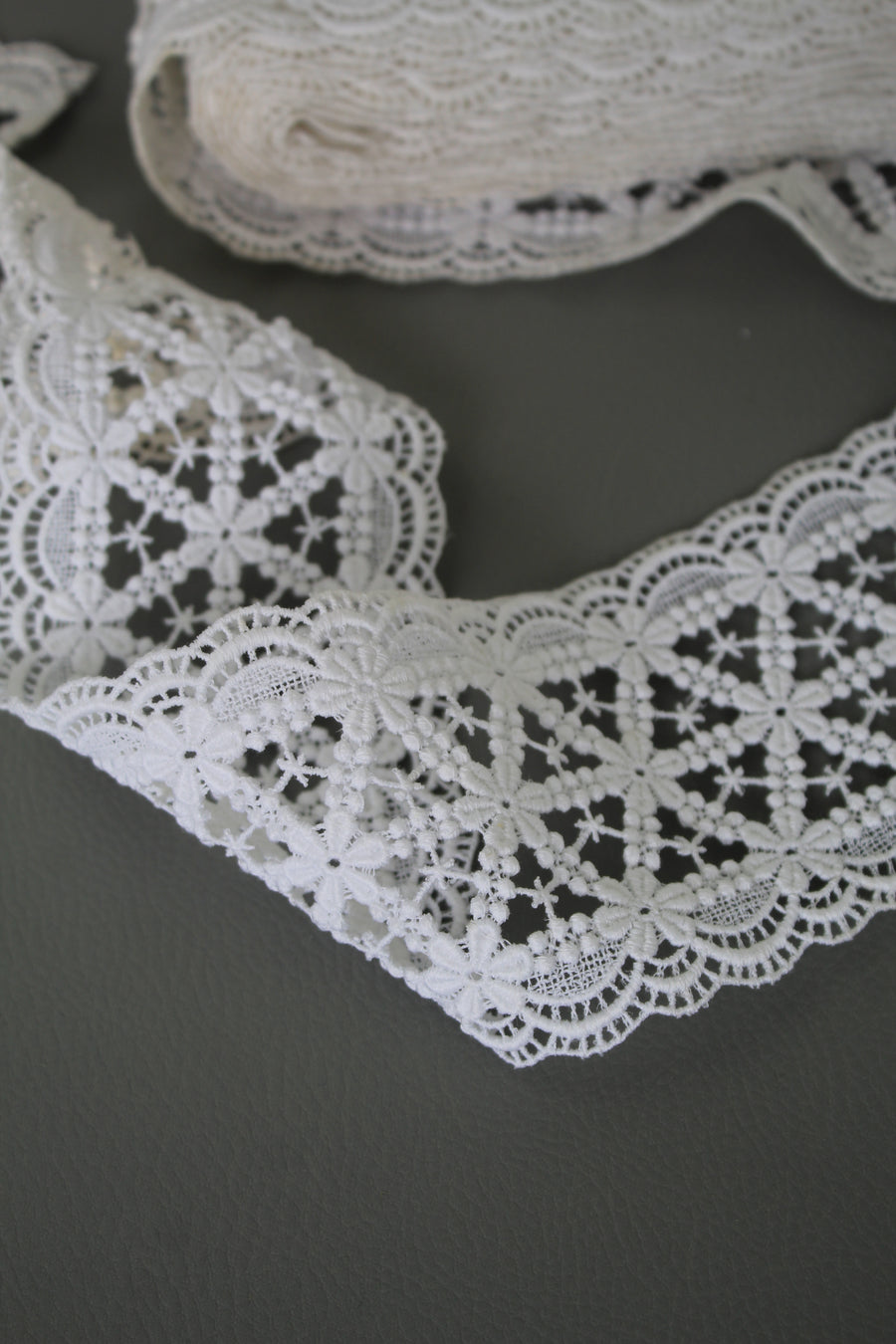 #48 Archival German Lace - 8cm | Off White Scallop