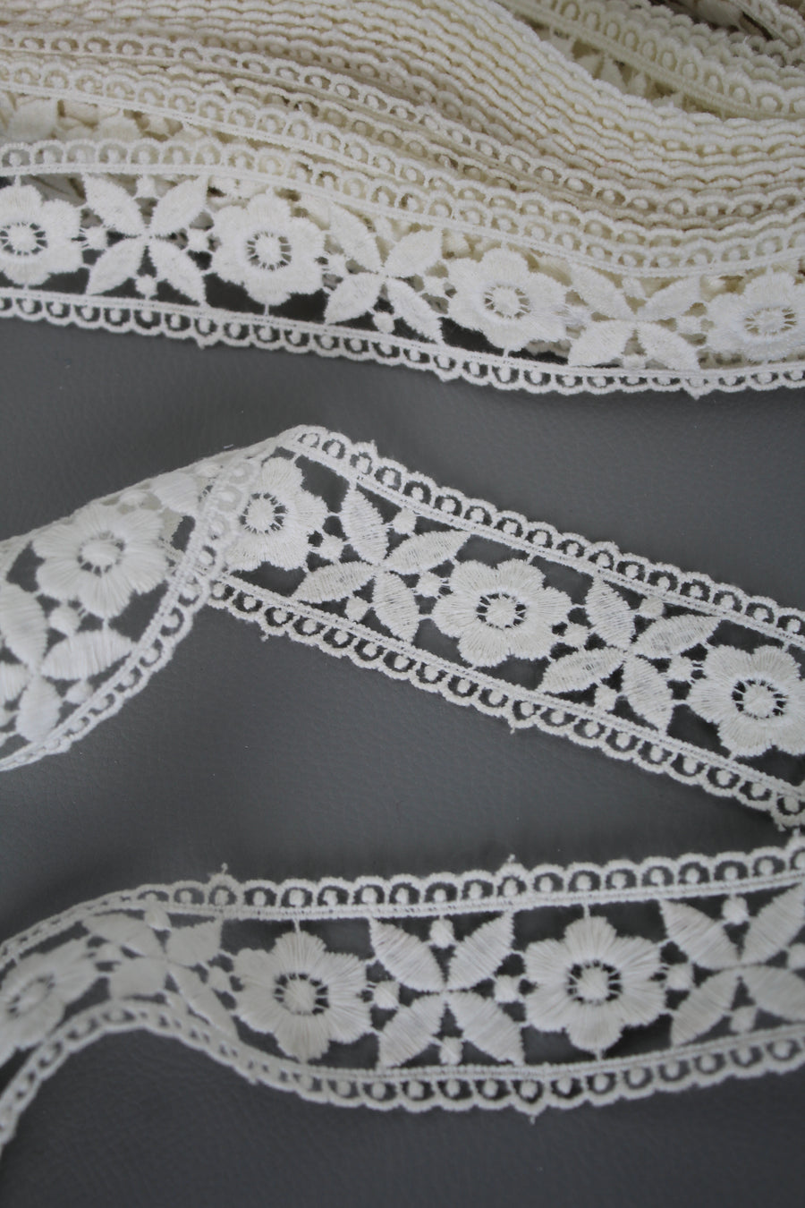 #45 Archival Austrian Guipure Lace - 4.5cm | Off White Floral